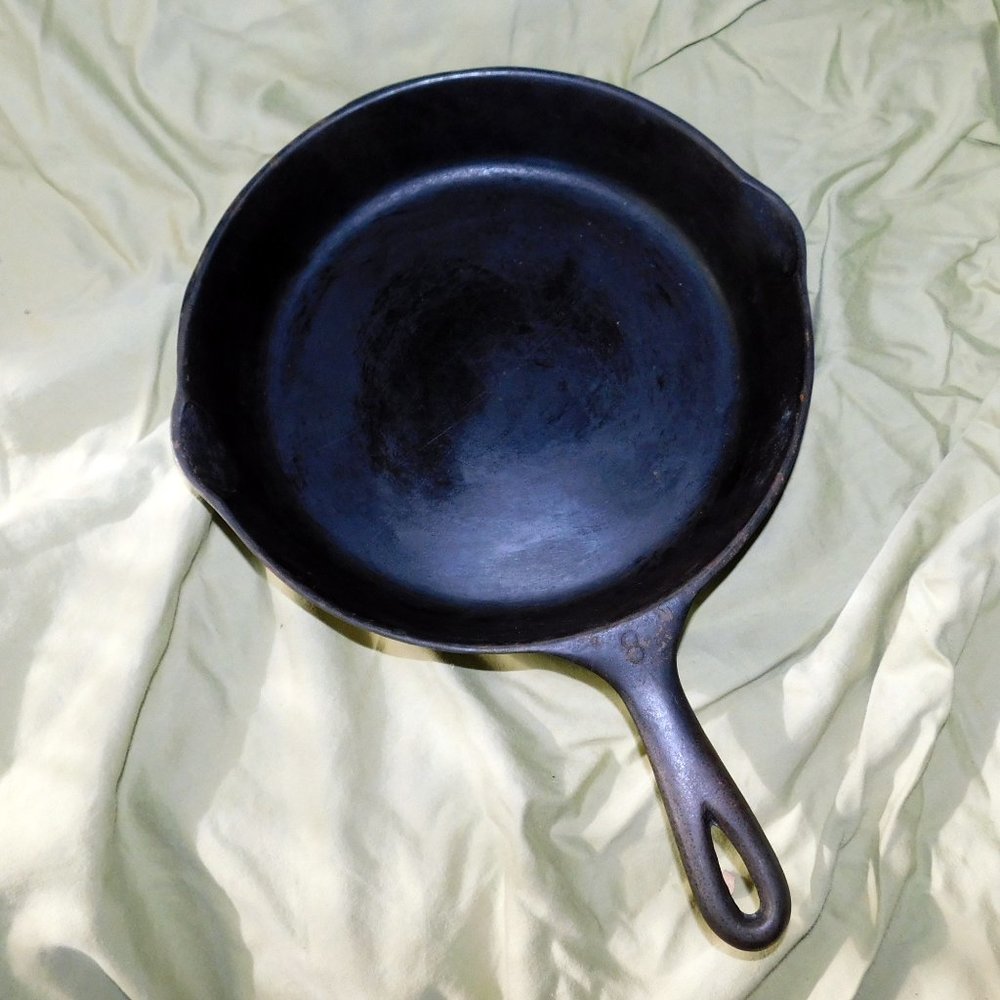 Wagner Ware Sidney -0- Cast Iron Skillet #8, Model 1058, Maker's Mark "H"